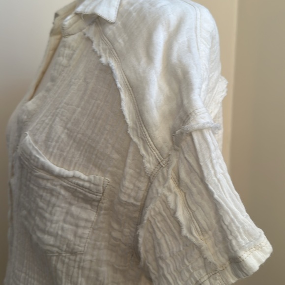 Free People We the Free Short Sleeve Top V-neck Button Front EUC - Picture 4 of 8